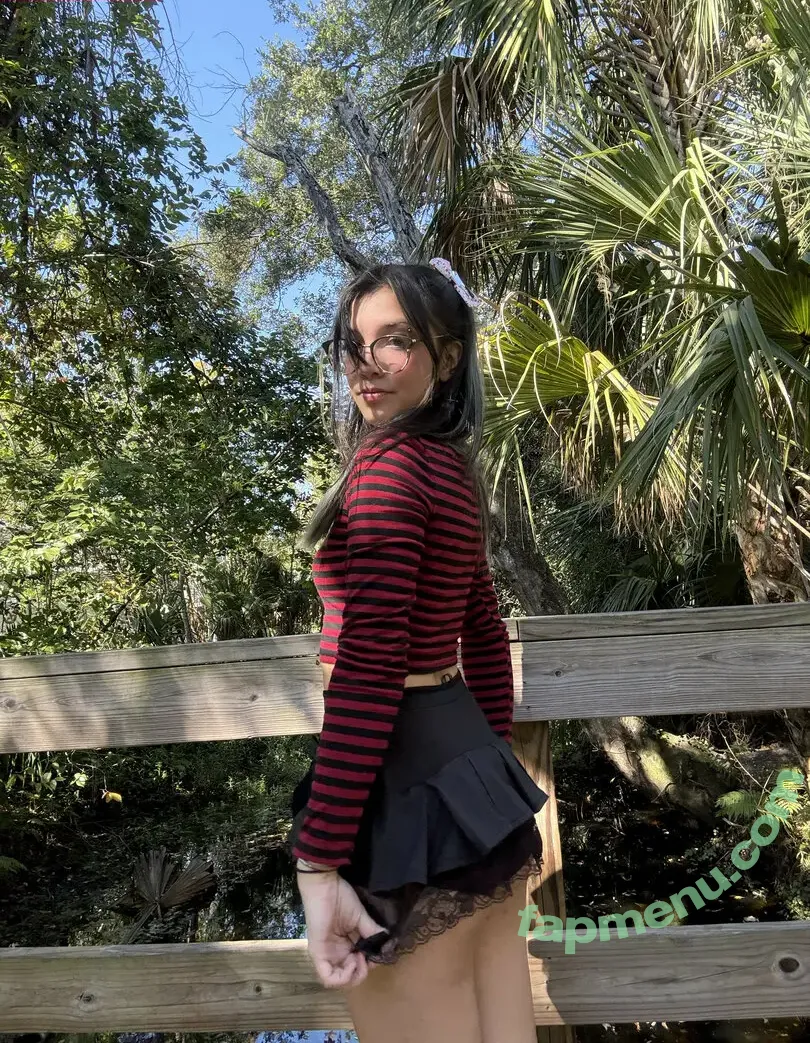 Angelina Fishtank nude photo #0185 (2and3dar_t / Purplemoths143 / angelinnareyes / purplemoths)