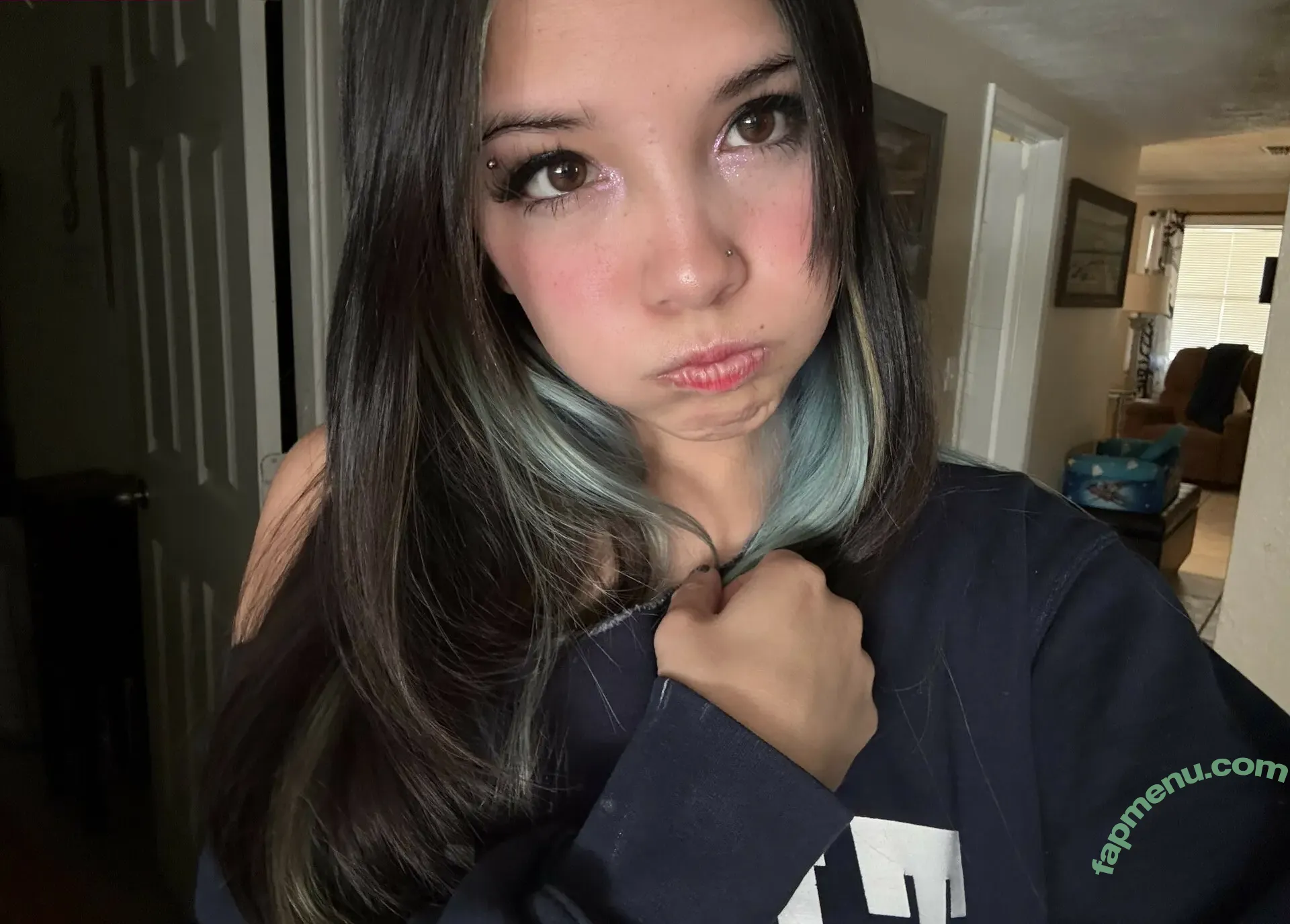 Angelina Fishtank nude photo #0188 (2and3dar_t / Purplemoths143 / angelinnareyes / purplemoths)