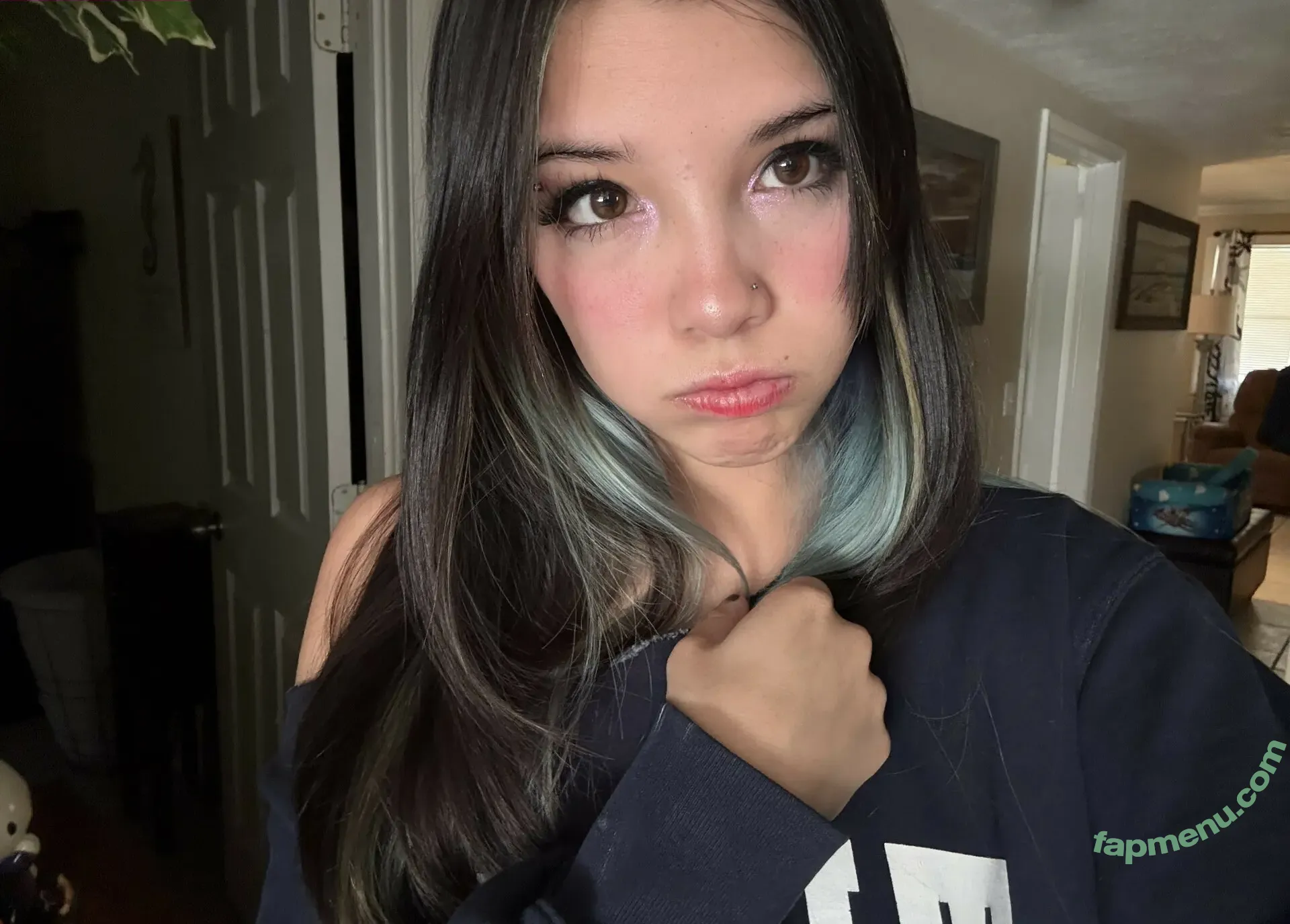 Angelina Fishtank nude photo #0189 (2and3dar_t / Purplemoths143 / angelinnareyes / purplemoths)