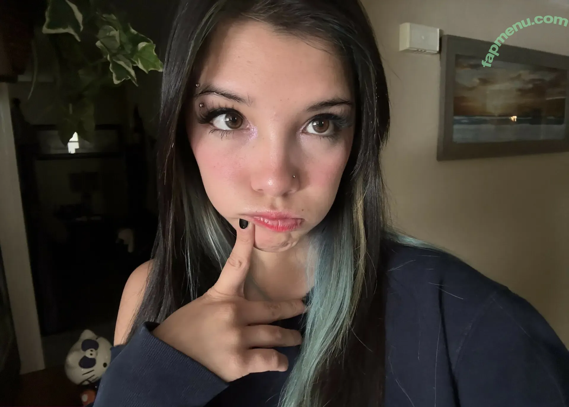 Angelina Fishtank nude photo #0190 (2and3dar_t / Purplemoths143 / angelinnareyes / purplemoths)