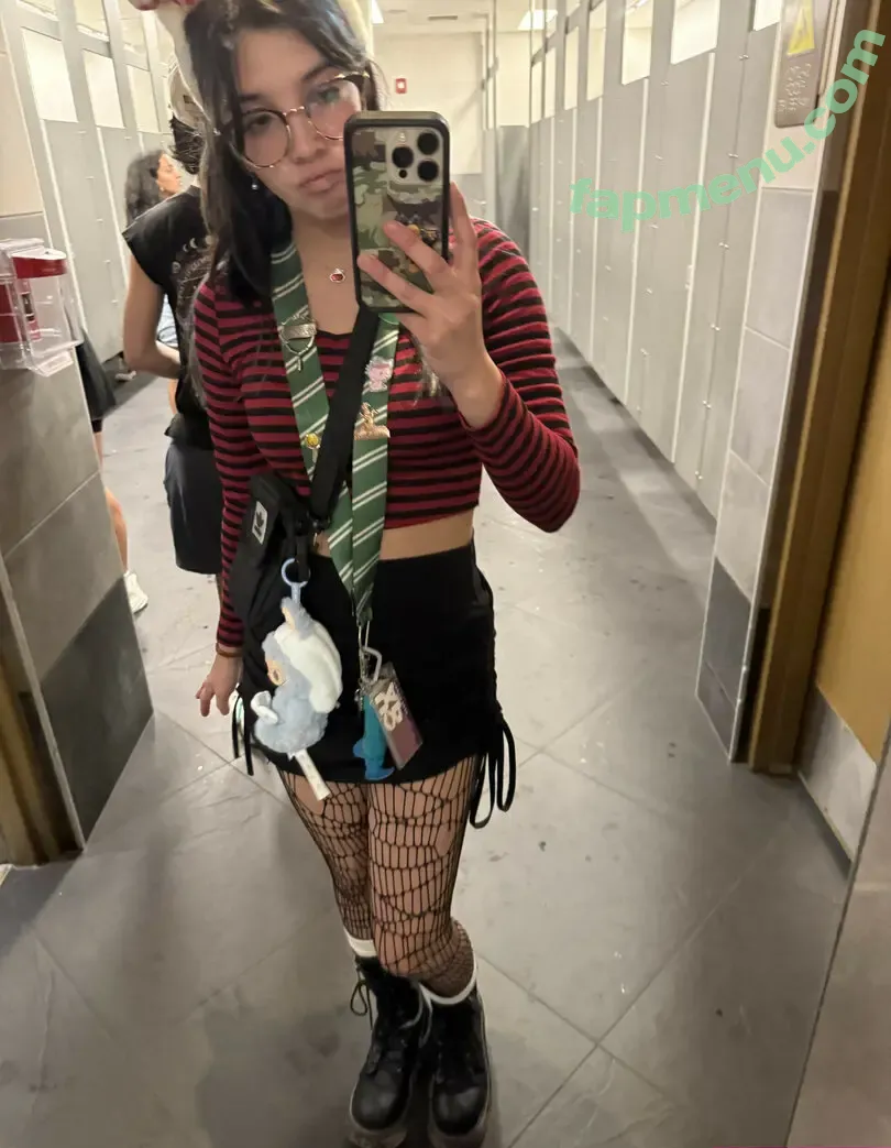 Angelina Fishtank nude photo #0207 (2and3dar_t / Purplemoths143 / angelinnareyes / purplemoths)