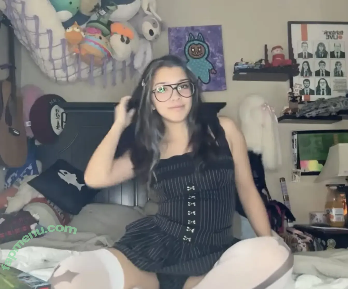 Angelina Fishtank nude photo #0215 (2and3dar_t / Purplemoths143 / angelinnareyes / purplemoths)