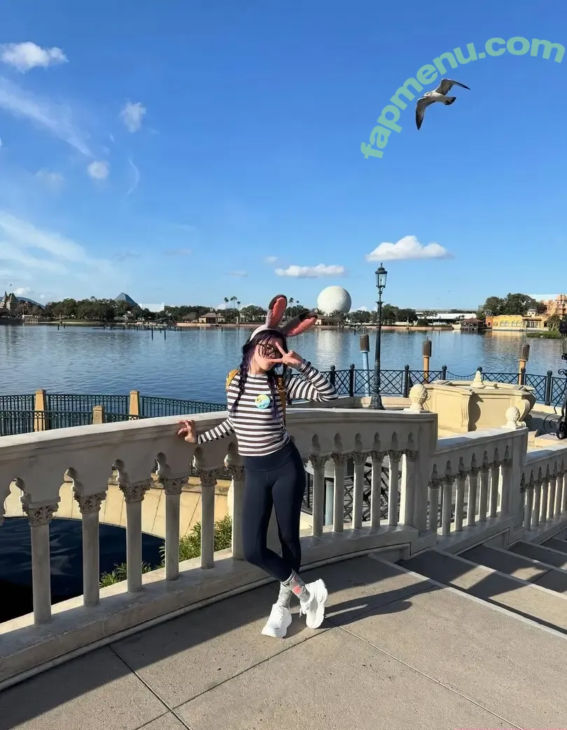 Angelina Fishtank nude photo #0220 (2and3dar_t / Purplemoths143 / angelinnareyes / purplemoths)