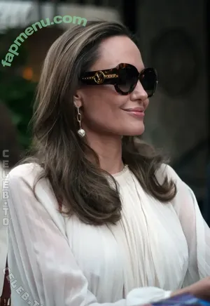 Angelina Jolie / Jolie1975 / angelinajolie nude photo #0926