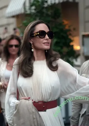 Angelina Jolie / Jolie1975 / angelinajolie nude photo #0927