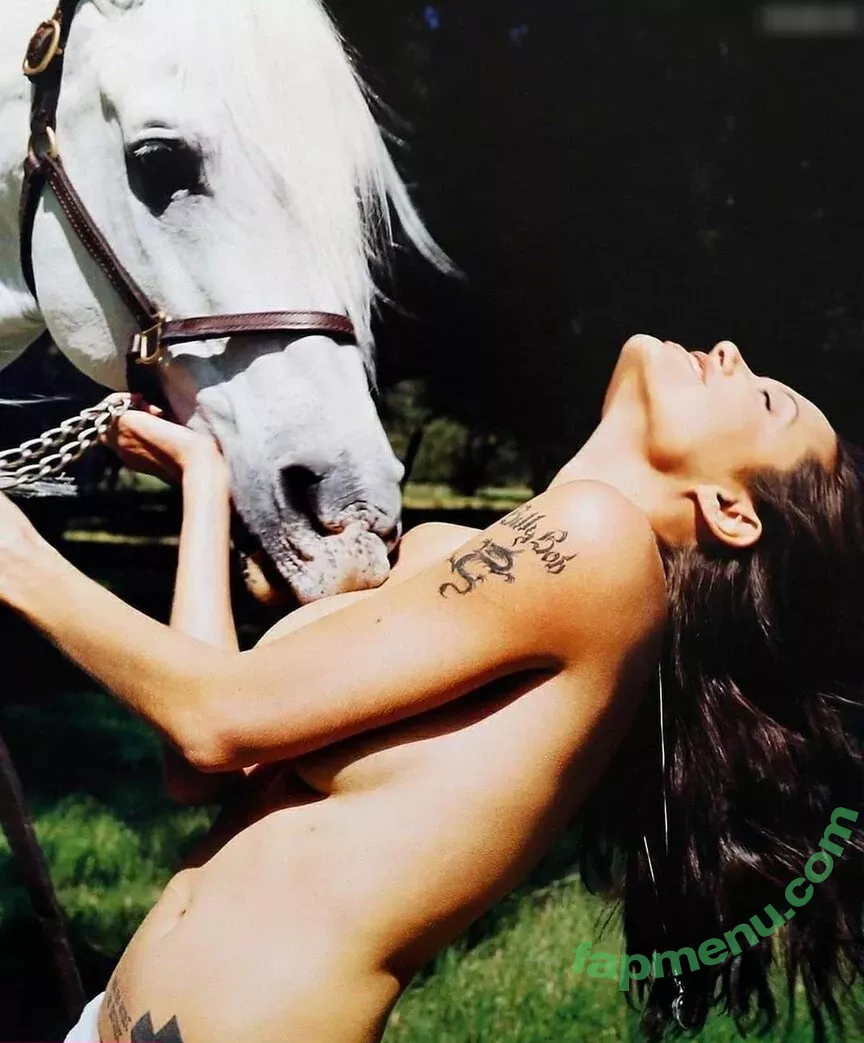 Angelina Jolie nude photo #0350 (angelinajolie)