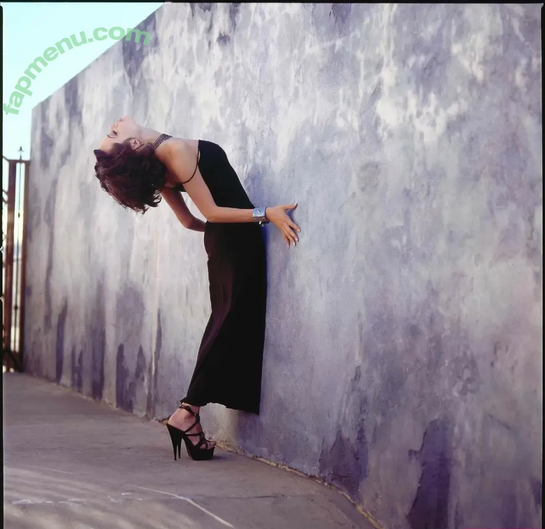 Angelina Jolie nude photo #0697 (Jolie1975 / angelinajolie)