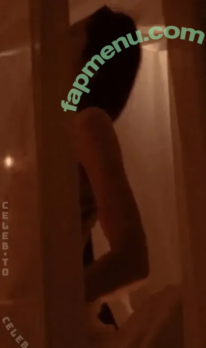 Angelina Jolie nude photo #0913 (Jolie1975 / angelinajolie)