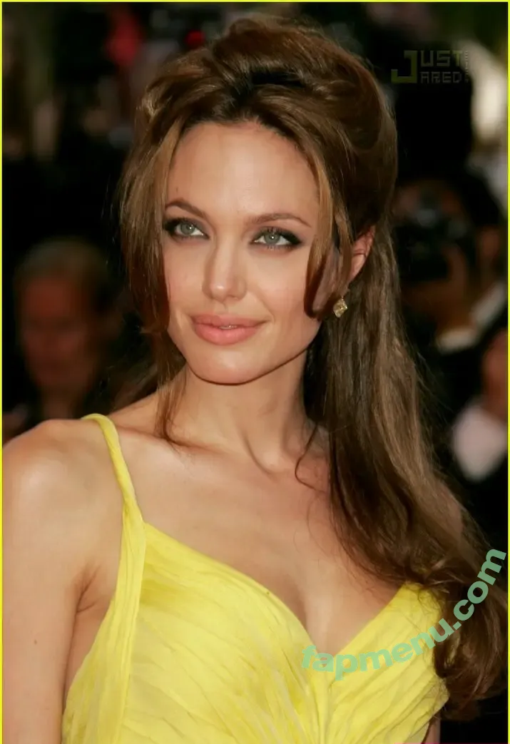 Angelina Jolie nude photo #0932 (Jolie1975 / angelinajolie)