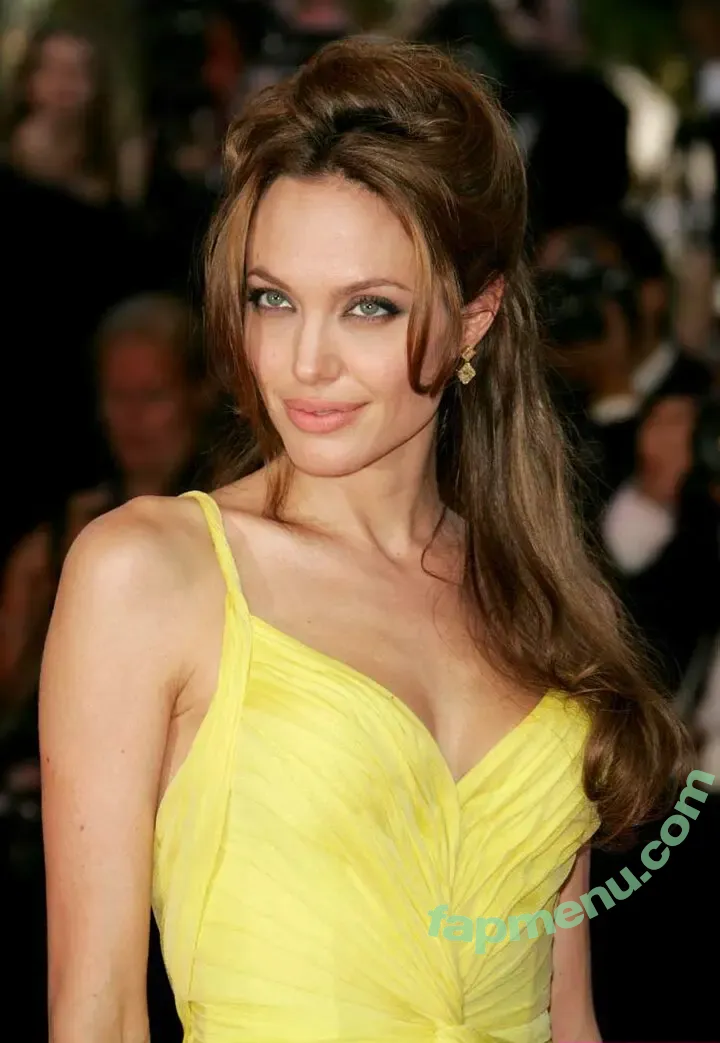 Angelina Jolie nude photo #0935 (Jolie1975 / angelinajolie)