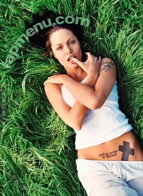 Angelina Jolie nude photo #0950 (Jolie1975 / angelinajolie)