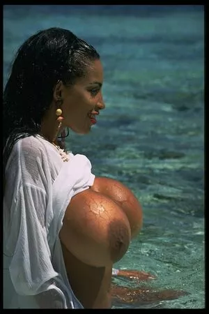 Angelique Dos Santos / Busty Angelique / karolhann nude photo #0055