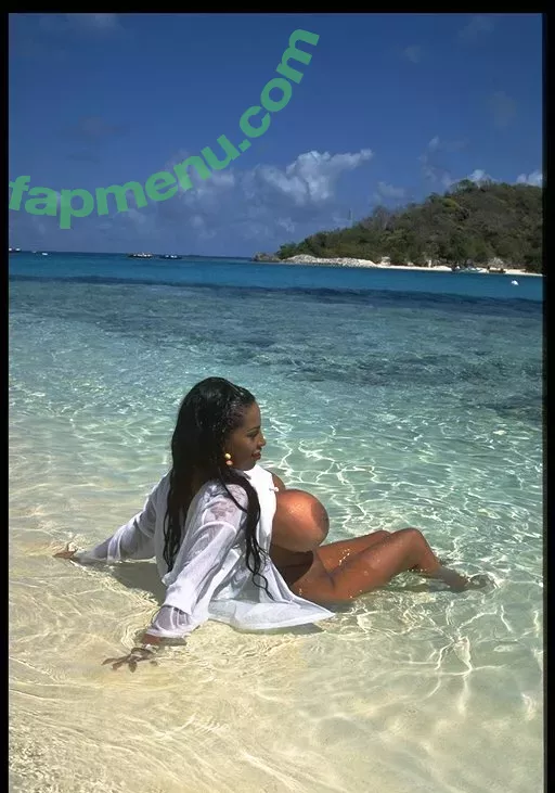 Angelique Dos Santos nude photo #0063 (Busty Angelique / karolhann)