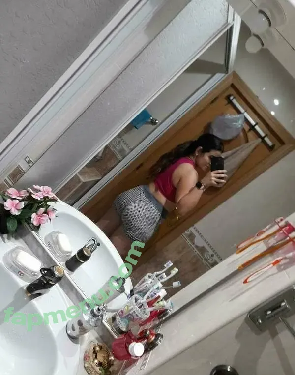 Angie Acosta nude photo #0018 (angiieacoss18 / gigiiiiie)