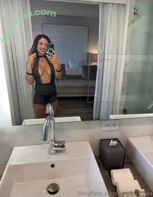 Angie Varona / angievarona nude photo #0005