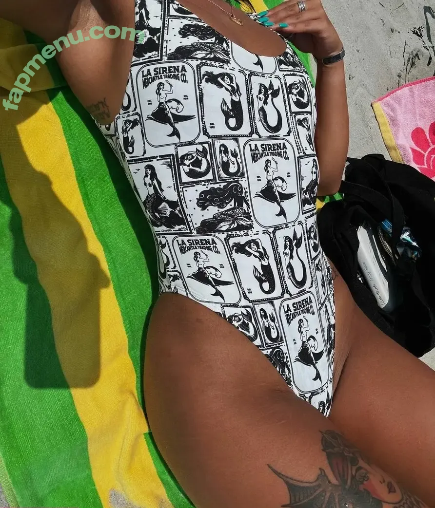 Ani Hayes nude photo #0040 (anihayes / sarahhayes)