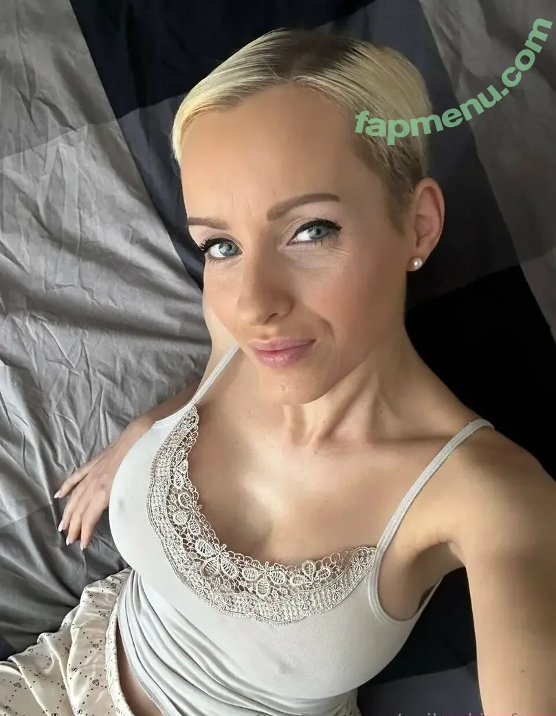 anikeekinafree nude photo #0008 (anike.official)