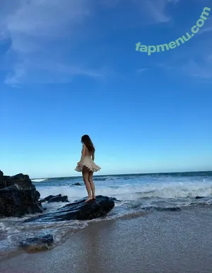 Animaechan nude photo #0432