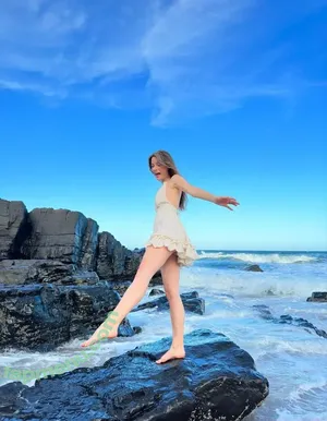 Animaechan nude photo #0438