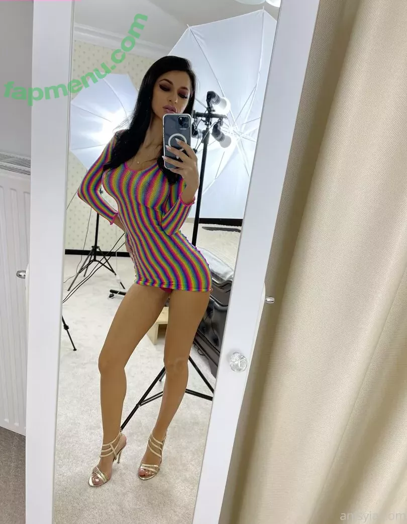 Anisyia nude photo #0073 (anisyialovee)