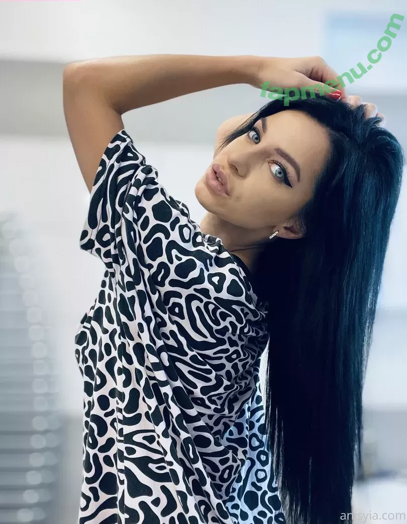 Anisyia nude photo #0082 (anisyialovee)