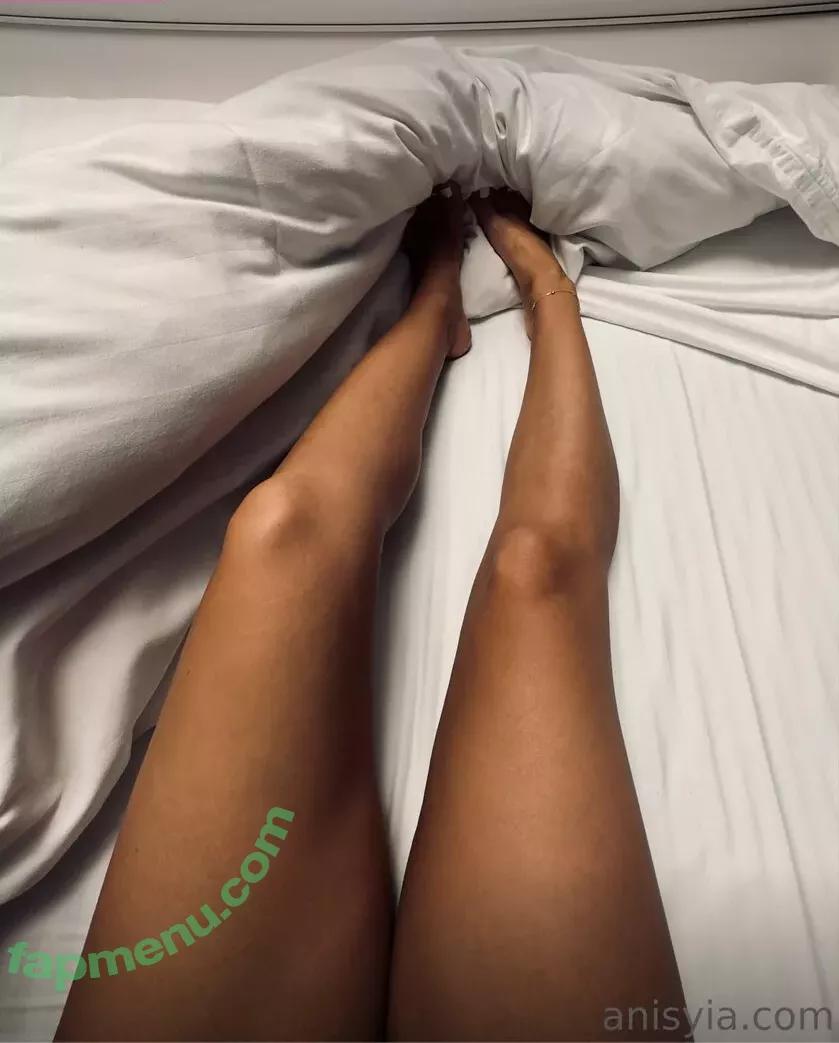 Anisyia nude photo #0202 (anisyialovee)