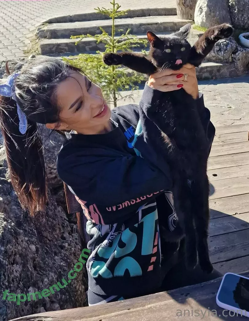 Anisyia nude photo #0223 (anisyialovee)