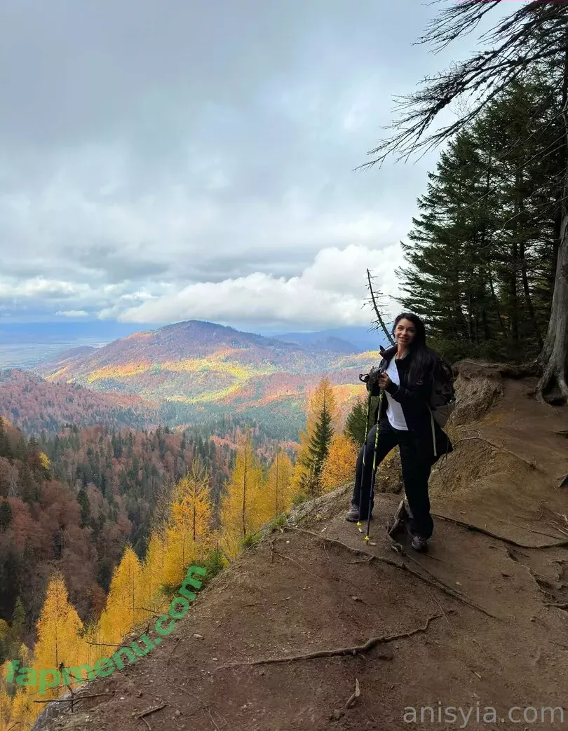 Anisyia nude photo #0234 (anisyialovee)