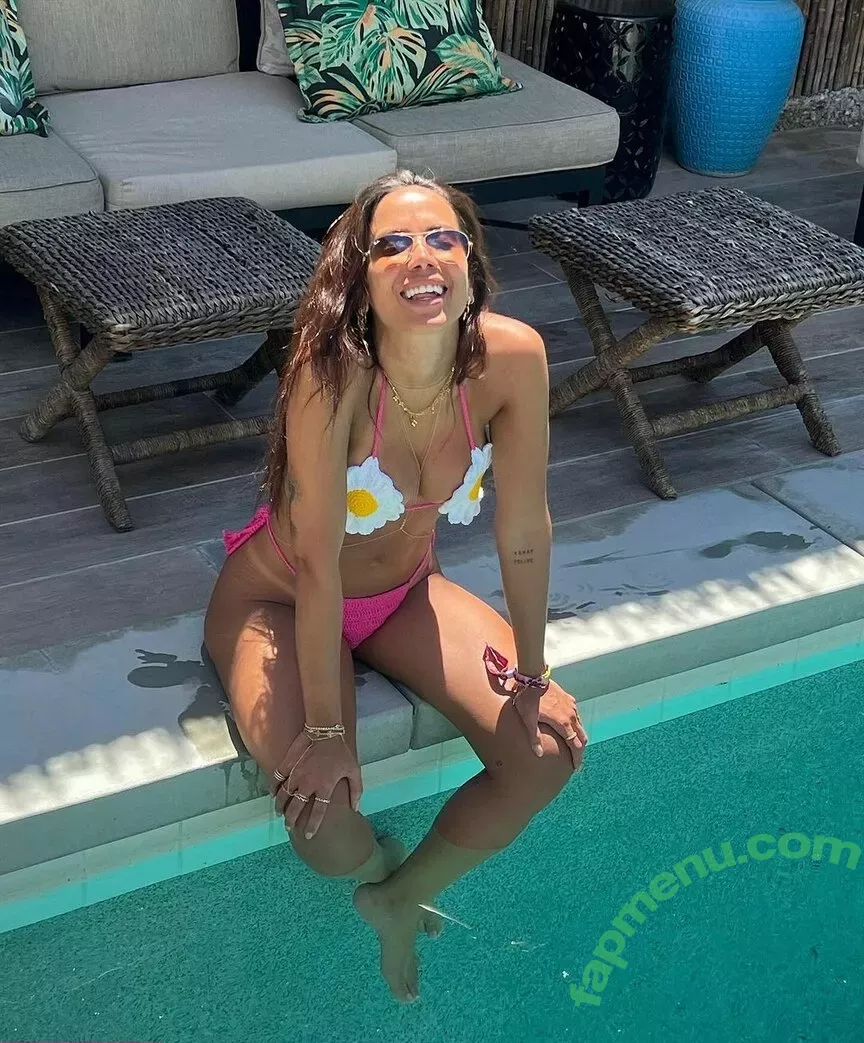 Anitta nude photo #1305 (Anitta)