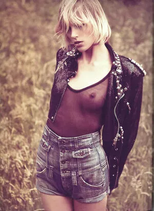 Anja Rubik / anja_rubik / anjarubikblog / anjarubikofficialfanpage nude photo #0021