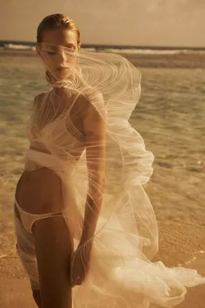 Anja Rubik / anja_rubik / anjarubikblog / anjarubikofficialfanpage nude photo #0035