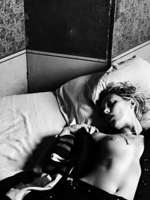 Anja Rubik / anja_rubik / anjarubikblog / anjarubikofficialfanpage nude photo #0040