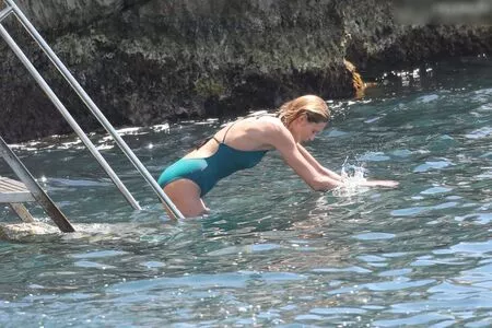 Anja Rubik / anja_rubik / anjarubikblog / anjarubikofficialfanpage nude photo #0224