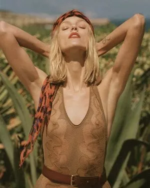 Anja Rubik / anja_rubik / anjarubikblog / anjarubikofficialfanpage nude photo #0296