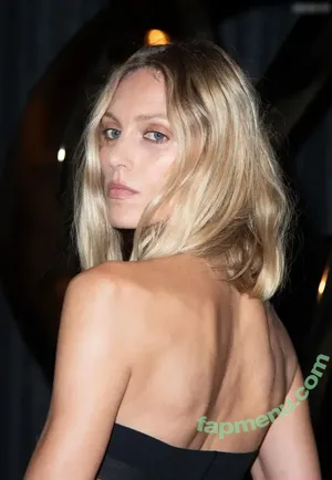 Anja Rubik / anja_rubik nude photo #0430