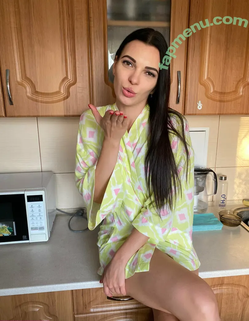 ann_trainer nude photo #0001 (ann_moves)