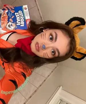 Anna Cathcart / annacathcart nude photo #0042