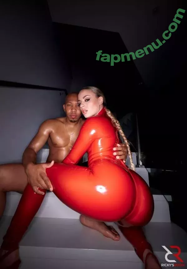 Anna Claire Clouds nude photo #0677 (annaclairecloud / annaclaireclouds / annaclairecloudstv)