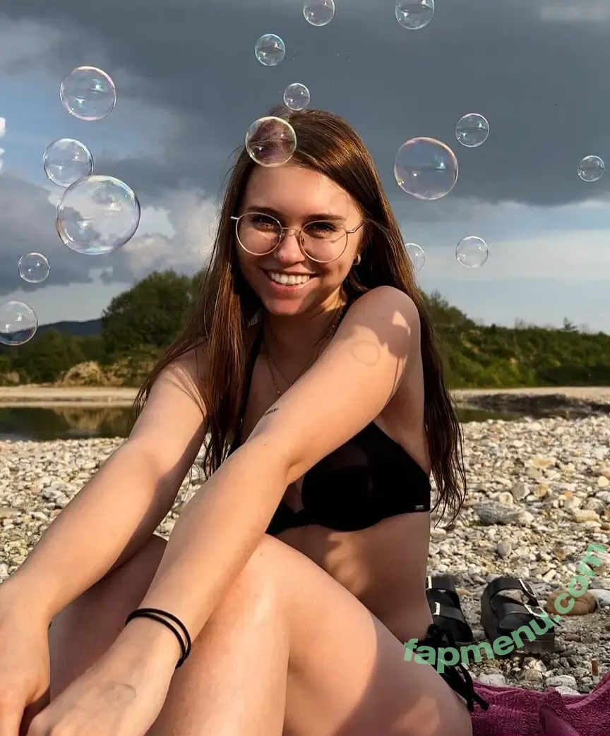 Anna Kauer nude photo #0137 (anna_kauer / anna_kauer04)