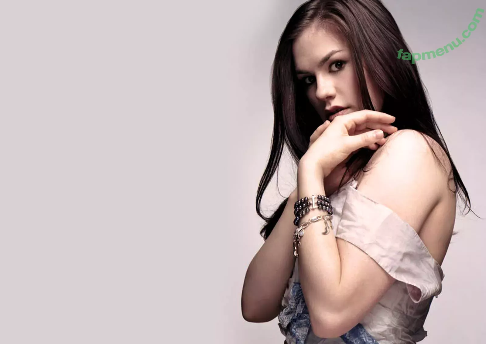 Anna Paquin nude photo #0029 (_annapaquin)