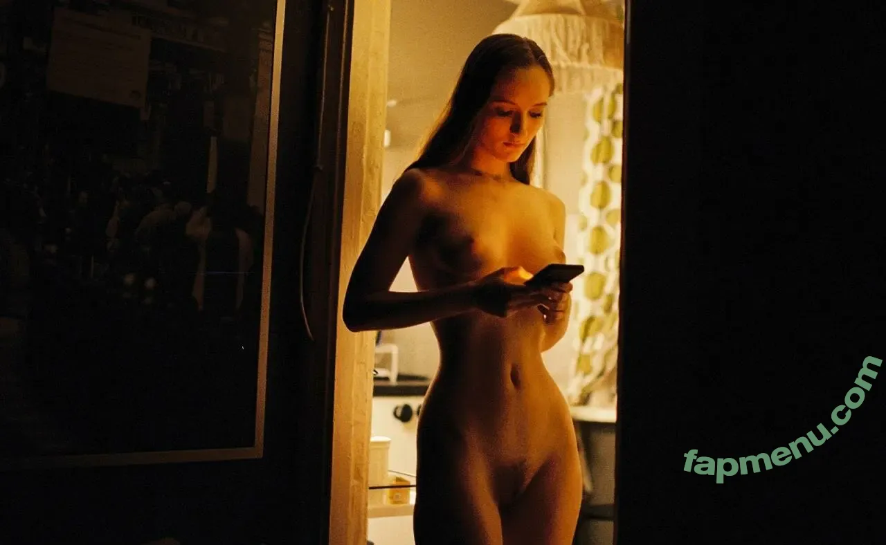 Anna Ponomarenko nude photo #0022 (bgirlstefani)