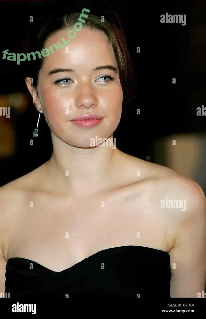 Anna Popplewell nude photo #0023 (_annapopplewell_)