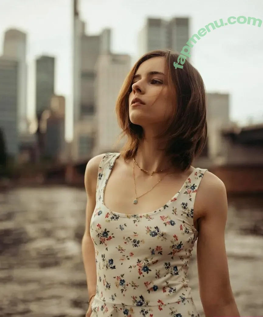 Anna_scientist nude photo #0057 (simplylollygaggin)