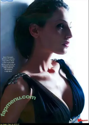Anna Tatangelo / annatatangeloofficial nude photo #0077
