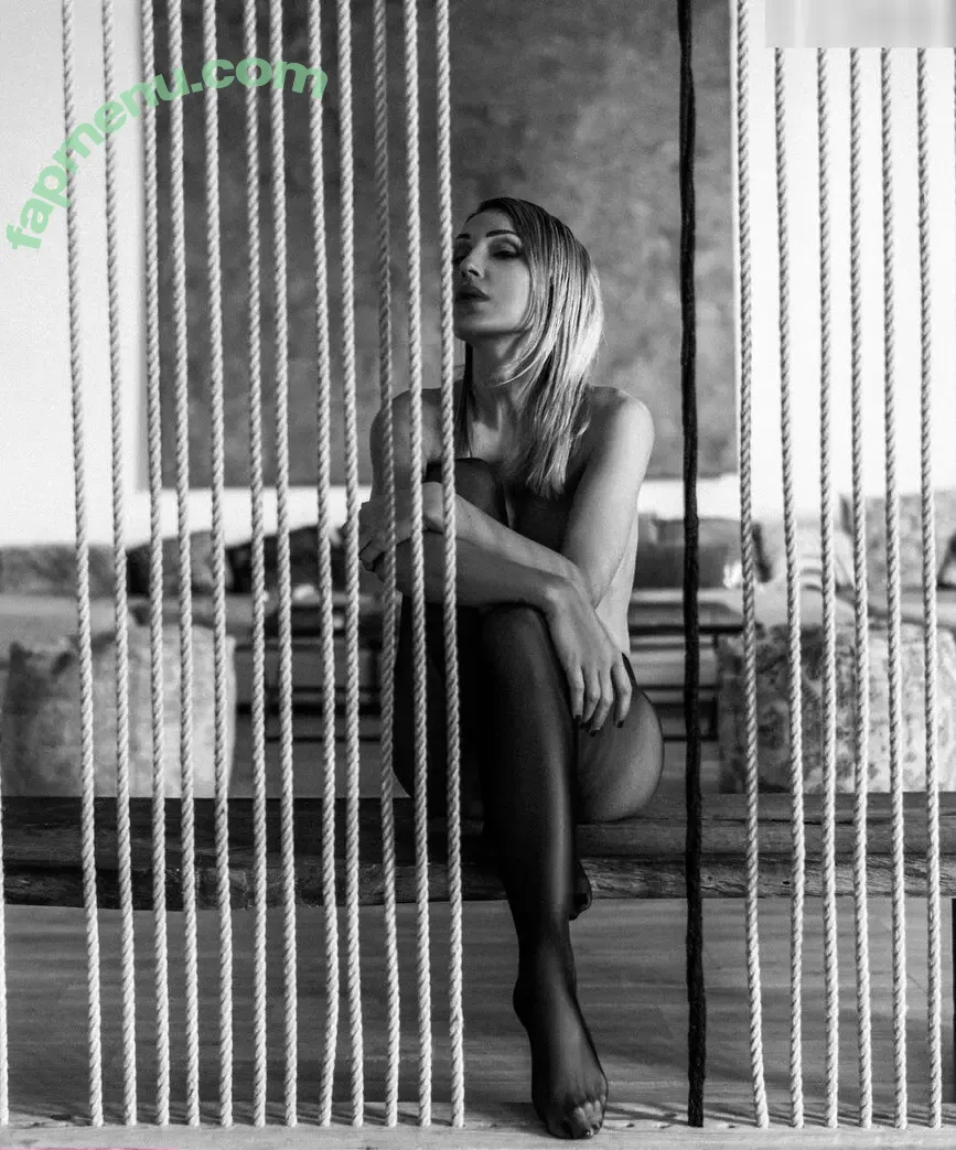 Anna Tatangelo nude photo #0006 (annatatangeloofficial)