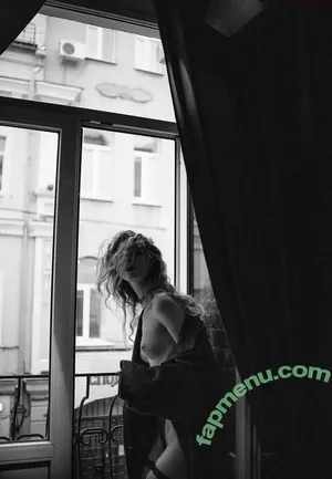 Anna Tsaralunga / tsara.lunga / tsara_lunga nude photo #0194