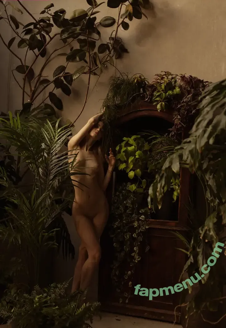 Anna Tsaralunga nude photo #0057 (tsara.lunga / tsara_lunga)