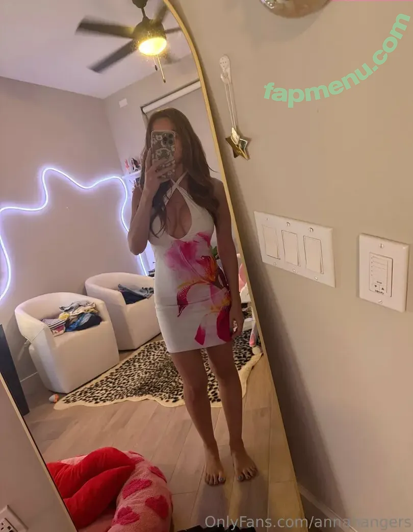 annahangers nude photo #0053 (annahangersof)