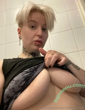 annaldestroyer / hisokas_leftear nude photo #0015
