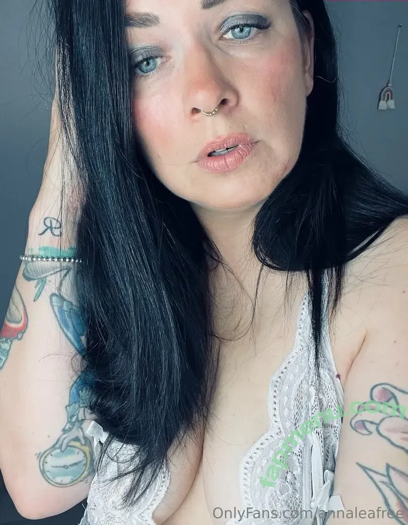 annaleafree nude photo #0005 (annaleafree)